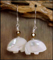 Mother of Pearl Zuni Bear